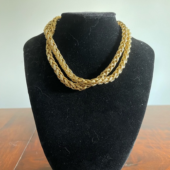 Vintage gold chain heavy lobster clasp great condition 14 inch drop - Picture 2 of 3